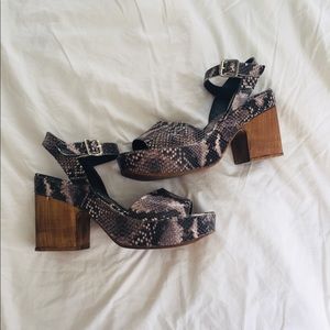 Topshop SnakeSkin Platform Sandals, size 10